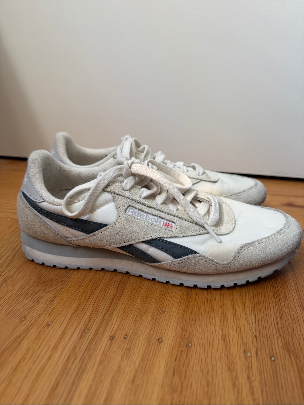 Reebok classic az size 8.5 Off-White Suede & Leather Lace-Up Sneakers